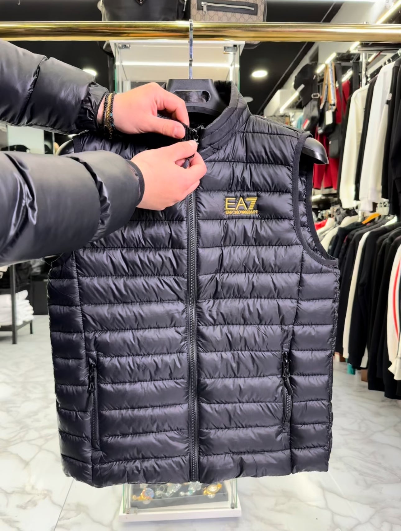 ARMANI - ΑΜΑΝΙΚΟ ΜΠΟΥΦΑΝ 2025