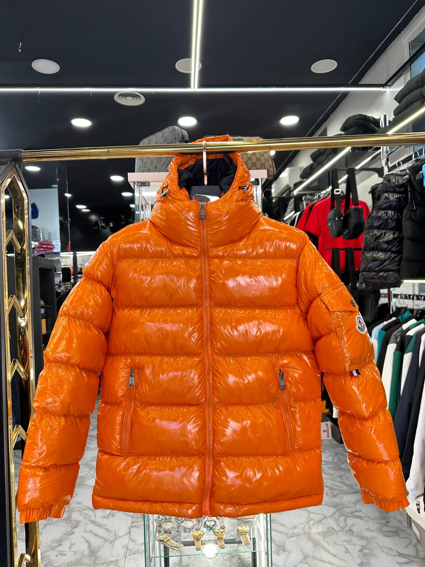 MONCLER MAYA - ΠΟΡΤΟΚΑΛΙ ΓΥΑΛΙΣΤΕΡΟ ΜΠΟΥΦΑΝ