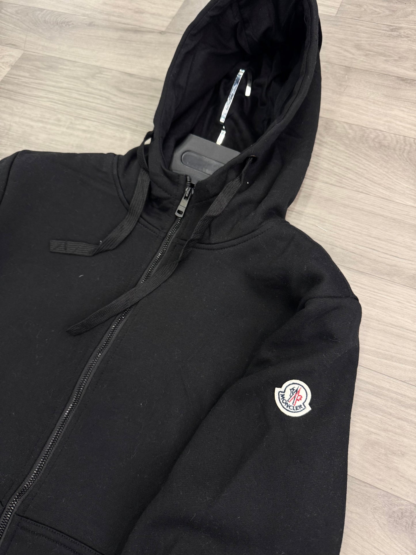 MONCLER V370 ΣΕΤ ΦΟΡΜΕΣ