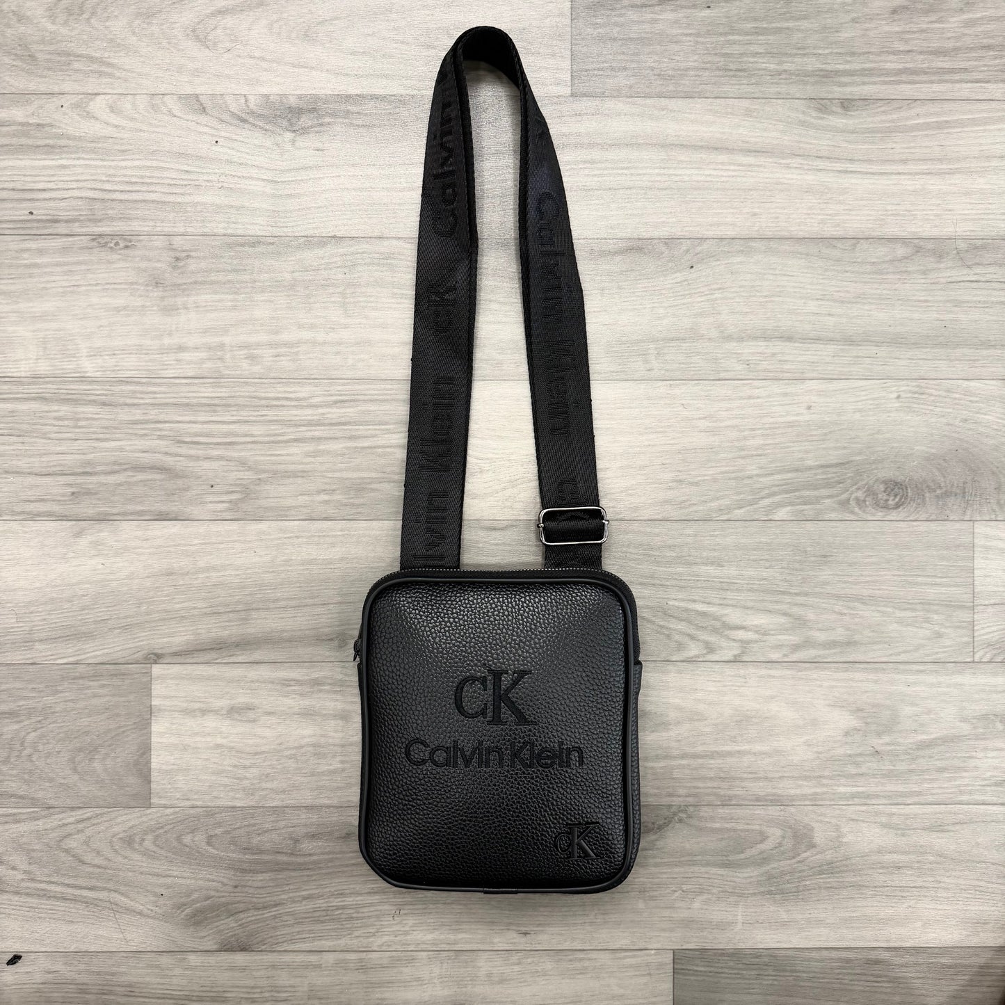 ΤΣΑΝΤΑΚΙ - CALVIN KLEIN