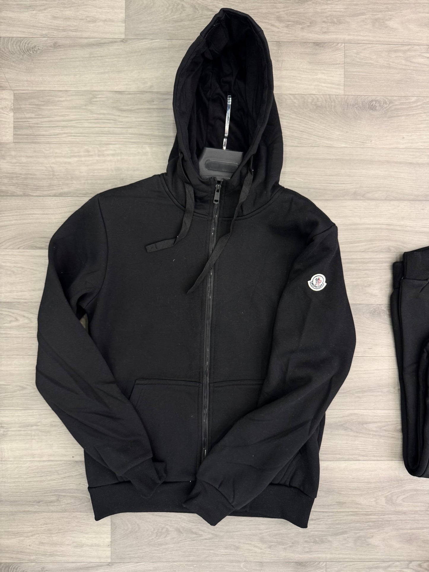 MONCLER V370 ΣΕΤ ΦΟΡΜΕΣ