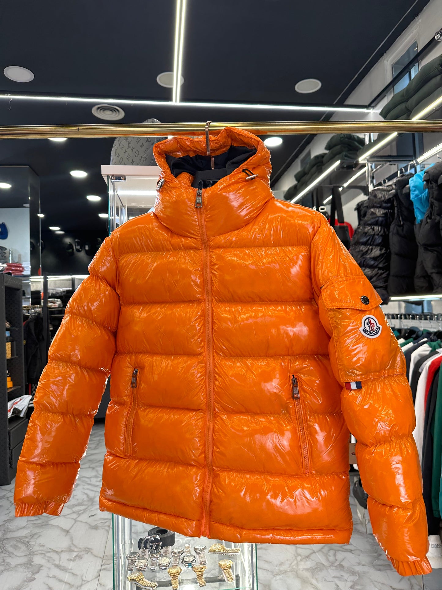 MONCLER MAYA - ΠΟΡΤΟΚΑΛΙ ΓΥΑΛΙΣΤΕΡΟ ΜΠΟΥΦΑΝ