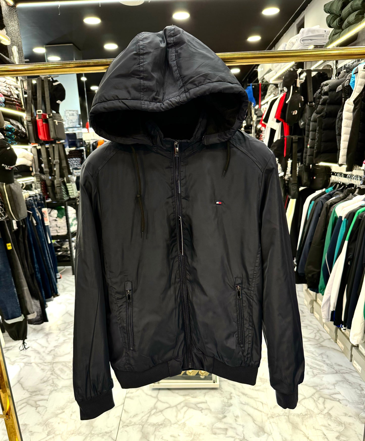 TOMMY HILFIGER - ΑΝΤΙΑΝΕΜΙΚΟ ΜΠΟΥΦΑΝ ΜΕ  ΕΣΩΤΕΡΙΚΗ   ΕΠΕΝΔΥΣΗ